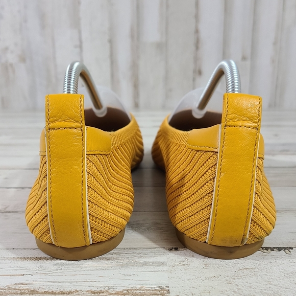 Everlane The Day Glove in ReKnit Mustard Flats - Picture 6 of 9